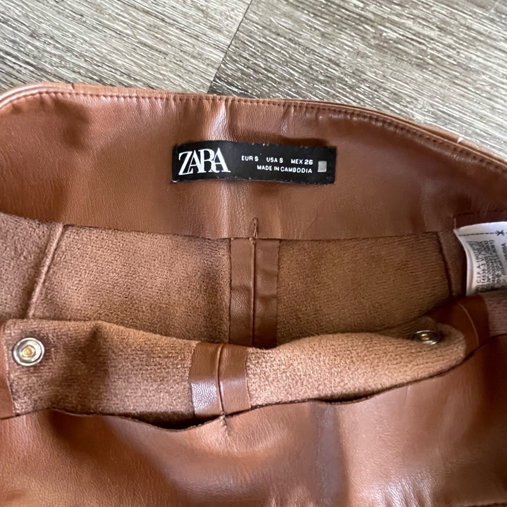 Zara High Waist Brown Shorts with Button Accents - Picture 5 of 7